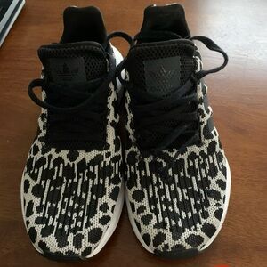 Adidas Swift Run Sneaker Women’s size 7